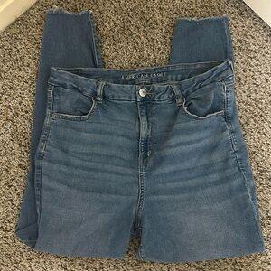 EUC AE Curvy High Rise Jegging Distressed size 18 Regular